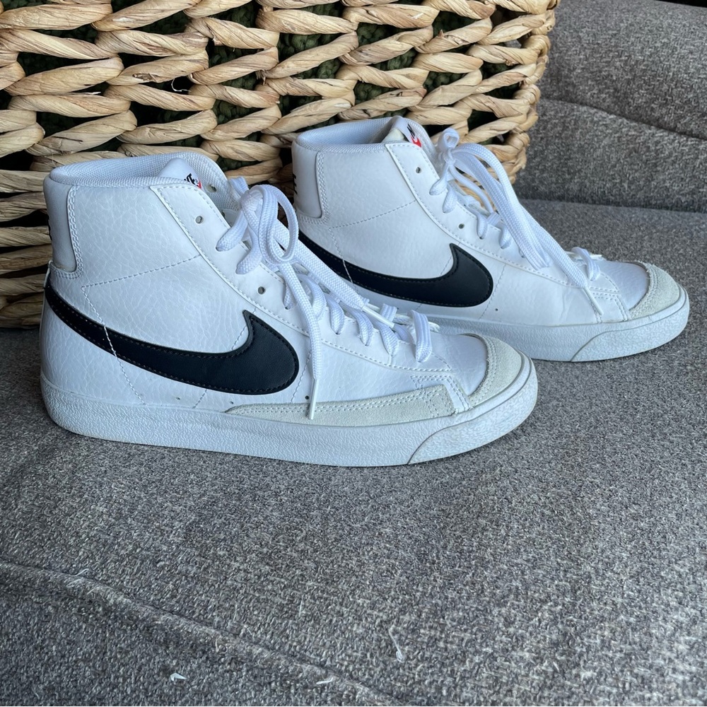Nike Blazer Mid '77 Hightops Youth Size 7 EUC White/Black - Picture 3 of 15